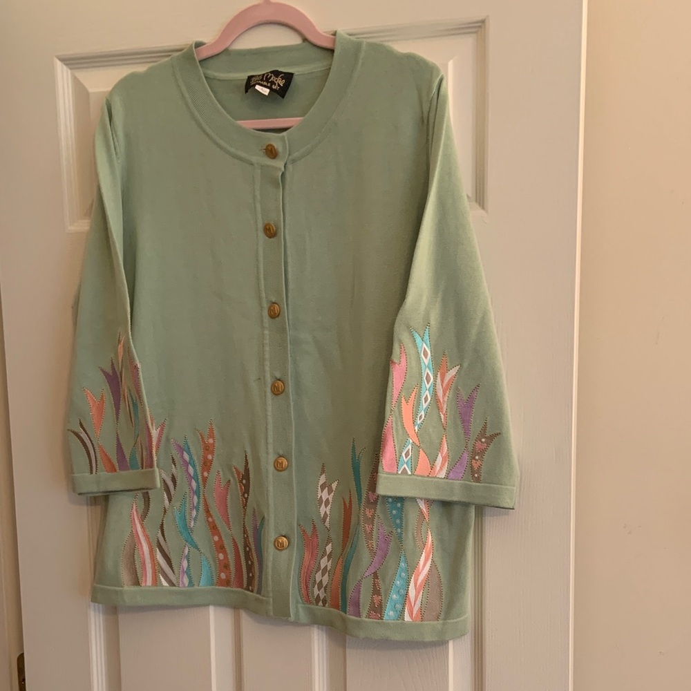 BOB MACKIE Chic Mint Cardigan with Vibrant Embroidery